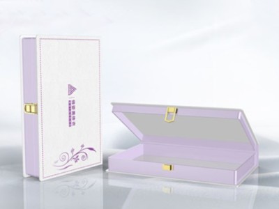 禮品包裝盒在進(jìn)行覆膜工藝時(shí)，有色差嗎？